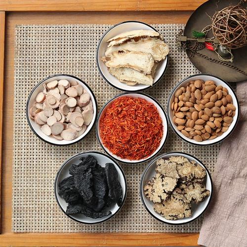 Đào Hồng Tứ Vật Thang