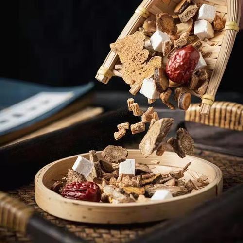 Tư Huyết Thang