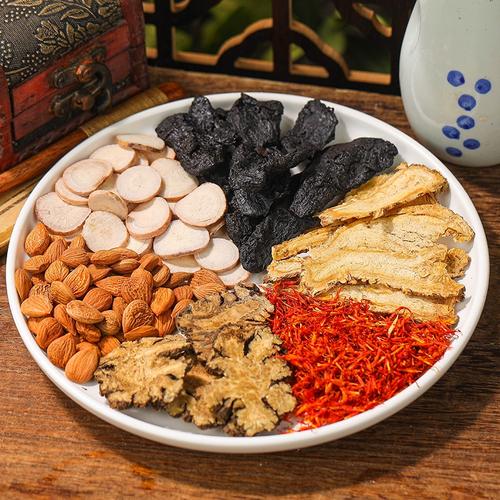 Đào Hồng Tứ Vật Thang